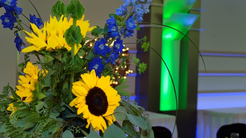 Sunflowers table setting